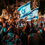 Les manifestants de Tel Aviv manifestent leur colère contre Netanyahu et le gouvernement israélien