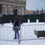 Alors que la police russe arrête les personnes en deuil de Navalny, beaucoup craignent une grande répression